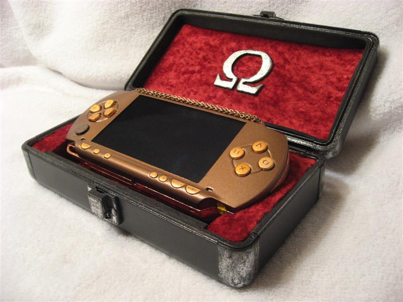 Illustration for article titled Sony PSP God of War Mod Looks Bloodthirstily Fantastic